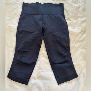Lululemon Cropped Leggings, size 8; good condition